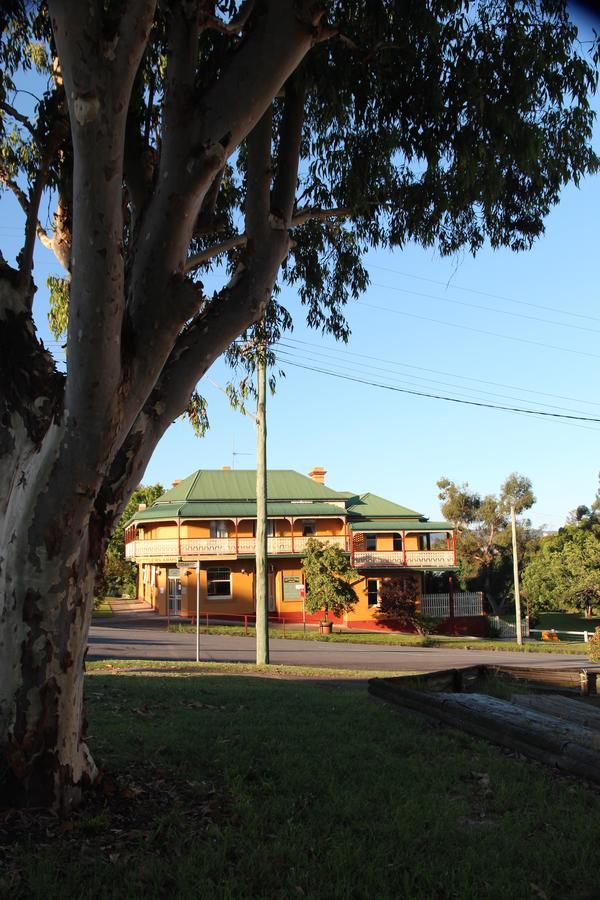 Settlers Arms Hotel Dungog Exterior foto